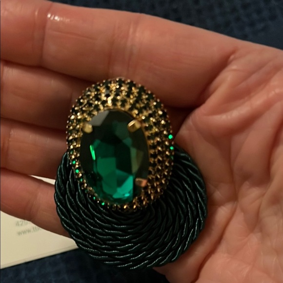 Vintage-Inspired Green and Gold Statement Earrings - Picture 2 of 7